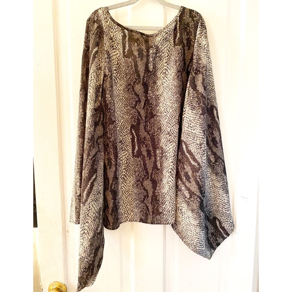 Show Me Your MuMu Snake Bell Sleeve Top - Picture 2 of 4